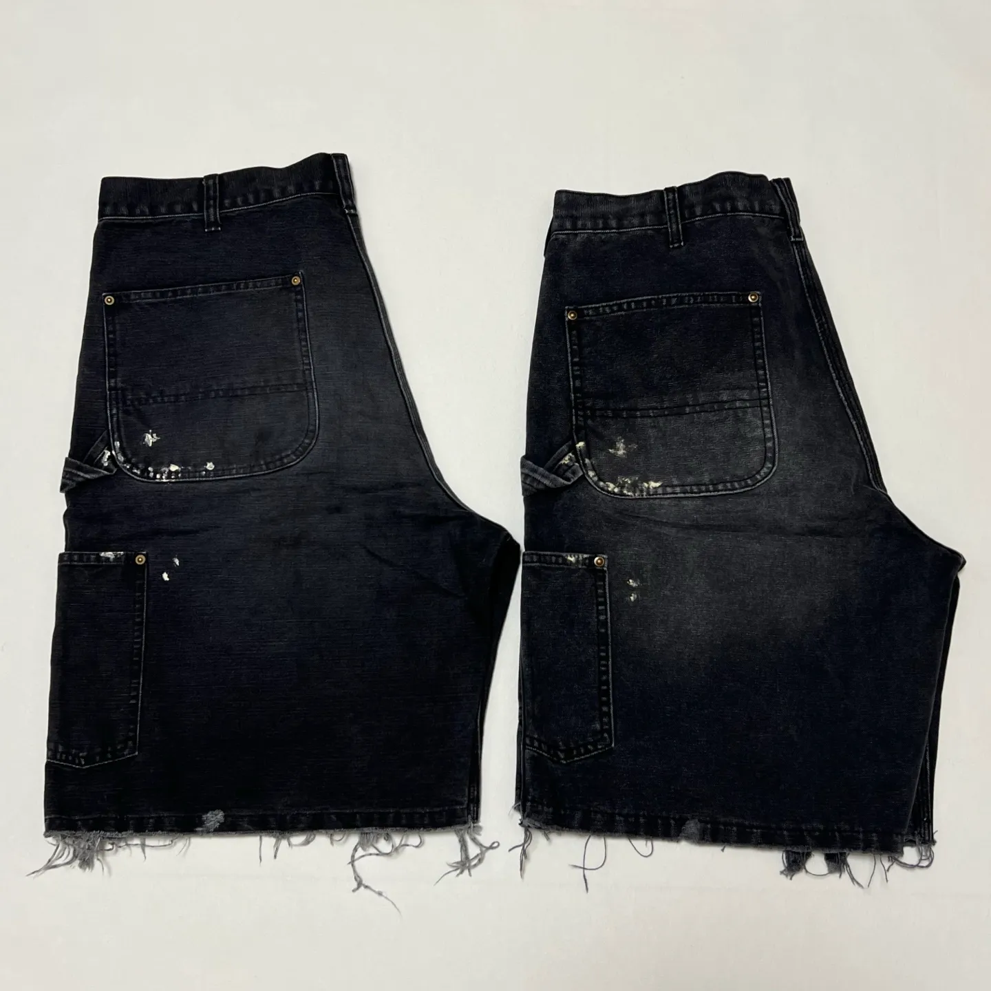 Original proofing SAINT Mxxxxxx DOUBLE KNEE SHORTS/BLK Knee patches splashed with ink, washed and damaged denim shorts. Washed black S-XL. Custom woven and dyed denim fabric with clear texture. Heavy washing and water fading to create local mottled fading/hole effects. Artificial distressing to simulate natural wearing marks. VINTAGE sense. Original consistent damage treatment. Hand splashed ink and paint. Original consistent wash mark/pocket mark. Double knee patches. Rivet reinforcement. Improve functionality while enhancing design